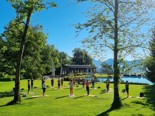 Sommer Yoga im Schwimmbad Schwarzenberg