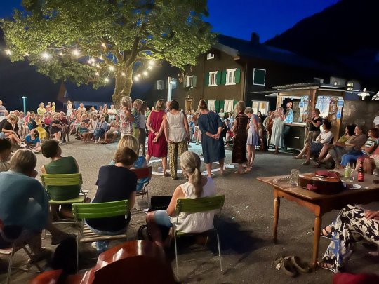 Radix Abschlussfest 2023 Dorfplatz Raggal